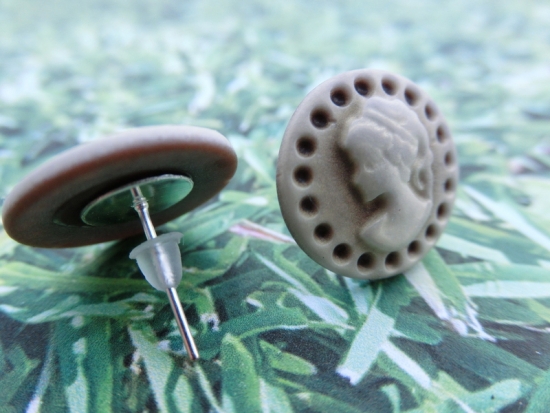 Frauenkopf Ohrstecker Barock Perücke